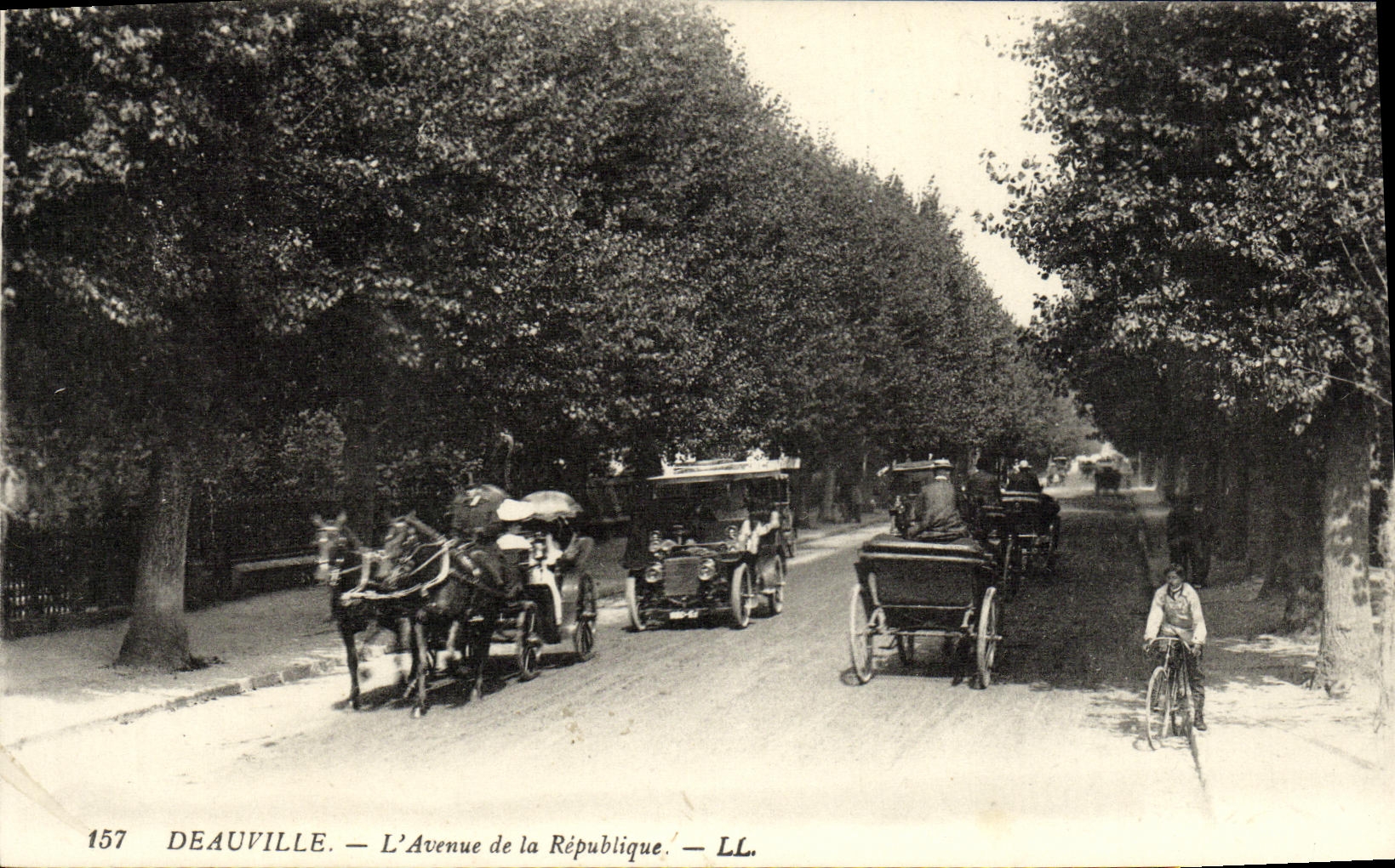 CPA Deauville Plage Avenue de la Republique 