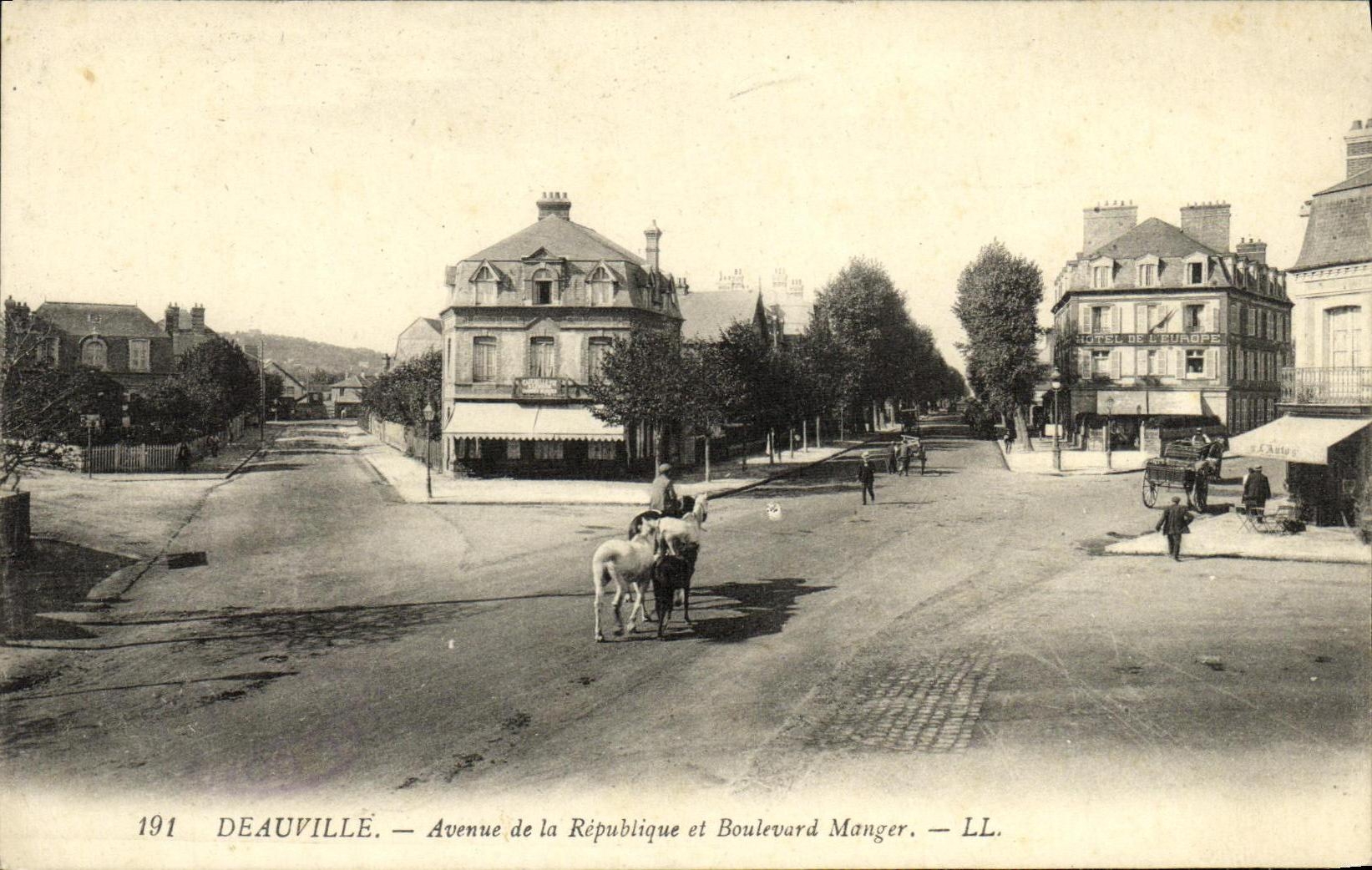 VINTAGE POSTCARD Auenue Deauville of the Republic and Boulevard To eat