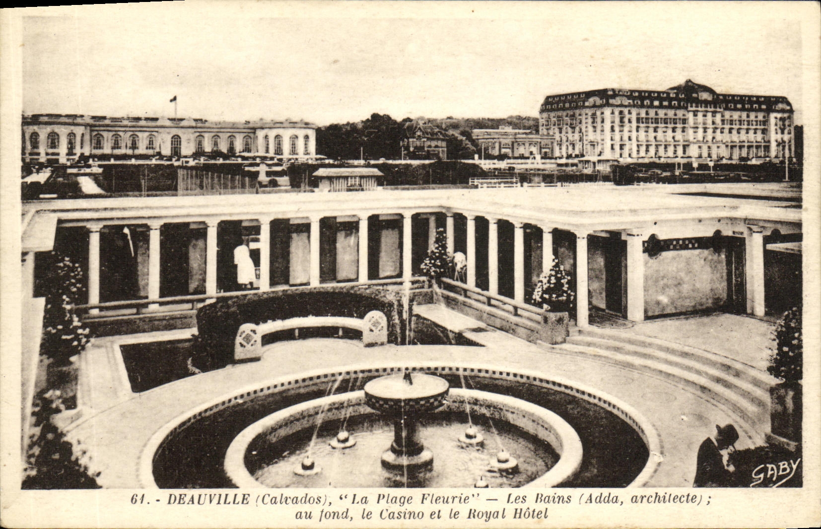 CPA Deauville Plage Fleurie Les Bains Au Fond le Normandy et le Casino