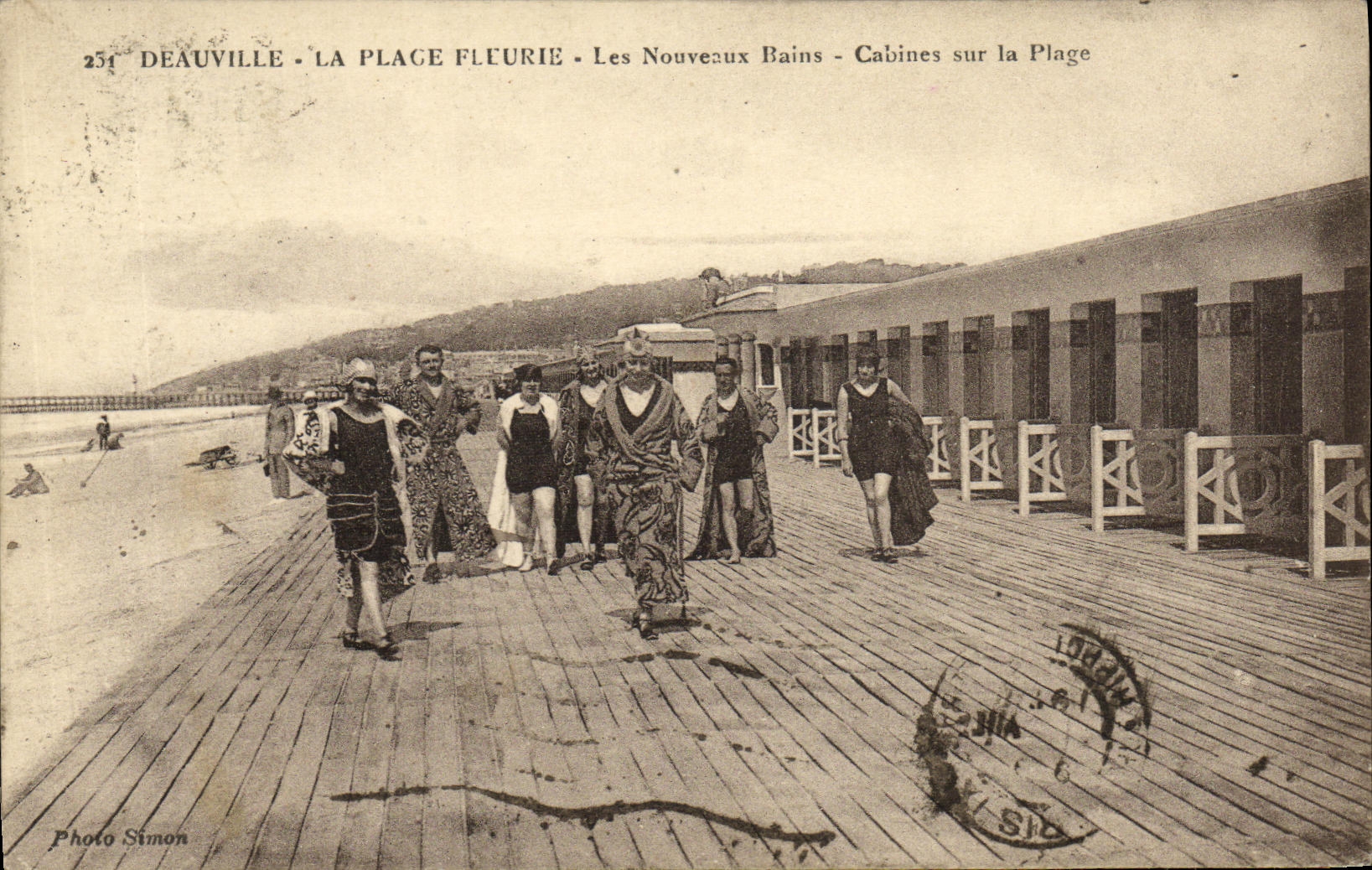 CPA Deauville Plage Fleurie Les Nouveaux Bains Cabines sur la plage