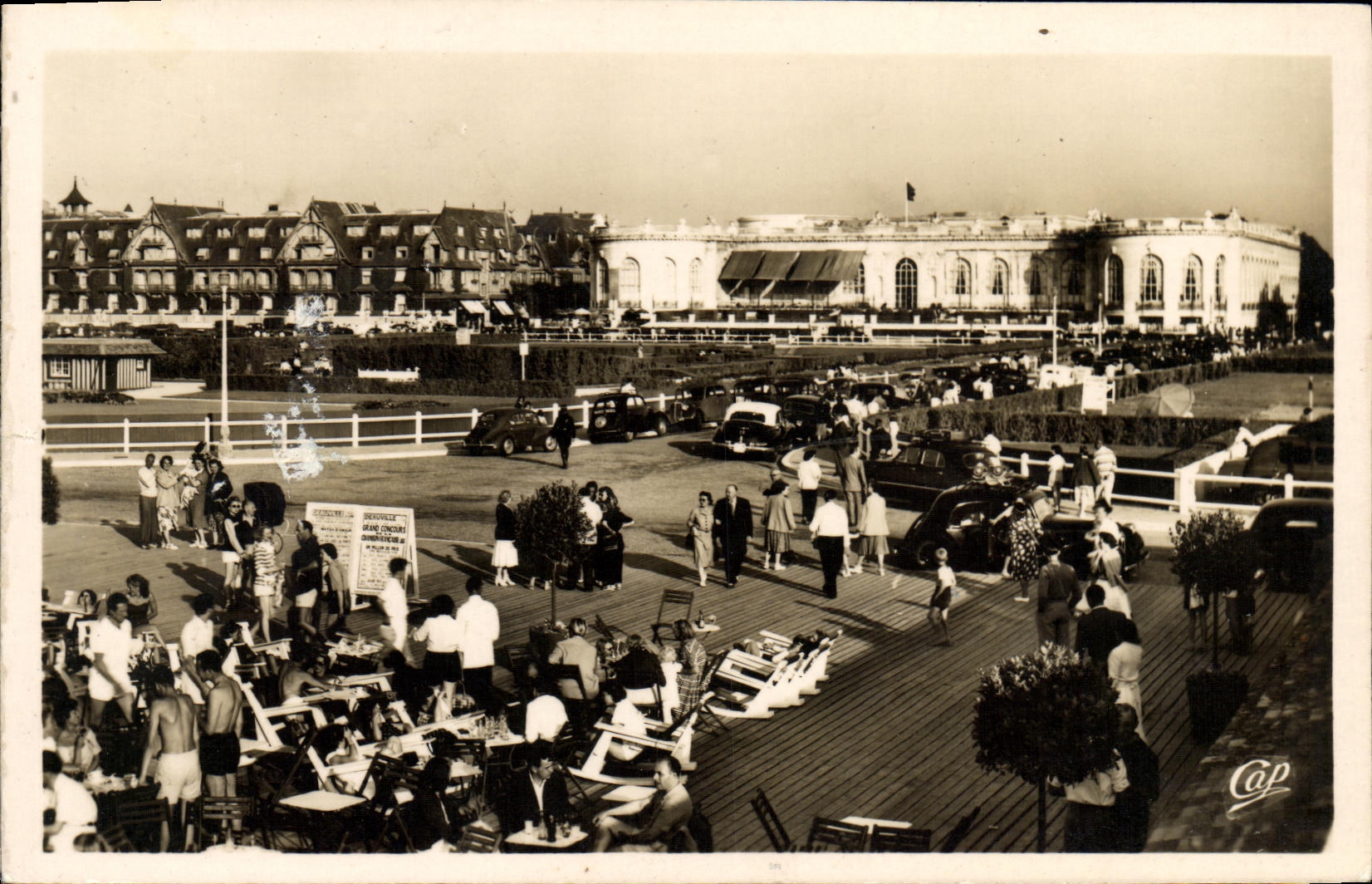 CPA Deauville Plage Fleurie Le Casino et le Normandy