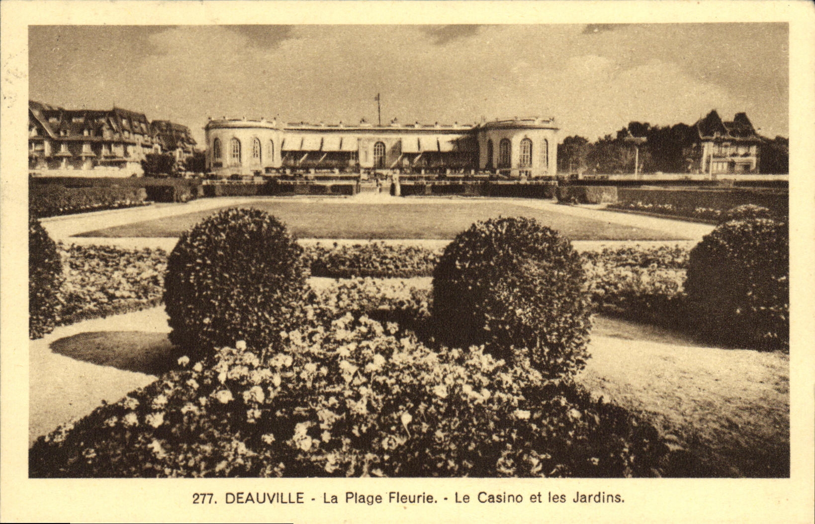 CPA Deauville Plage Fleurie Le Casino et les Jardins