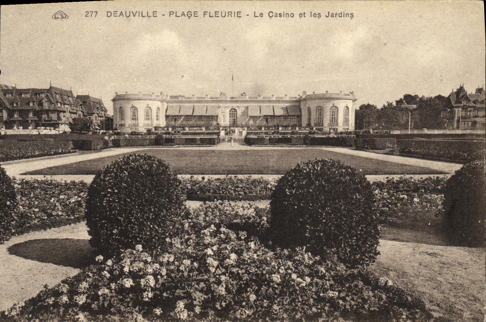 CPA Deauville La Plage Fleurie Le Casino et les jardins