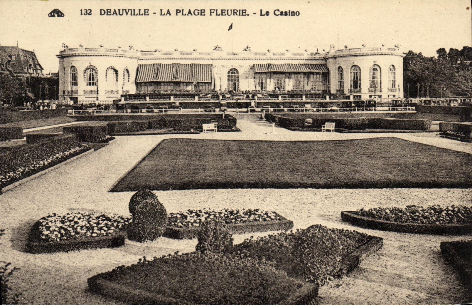 CPA Deauville La Plage Fleurie Le Casino