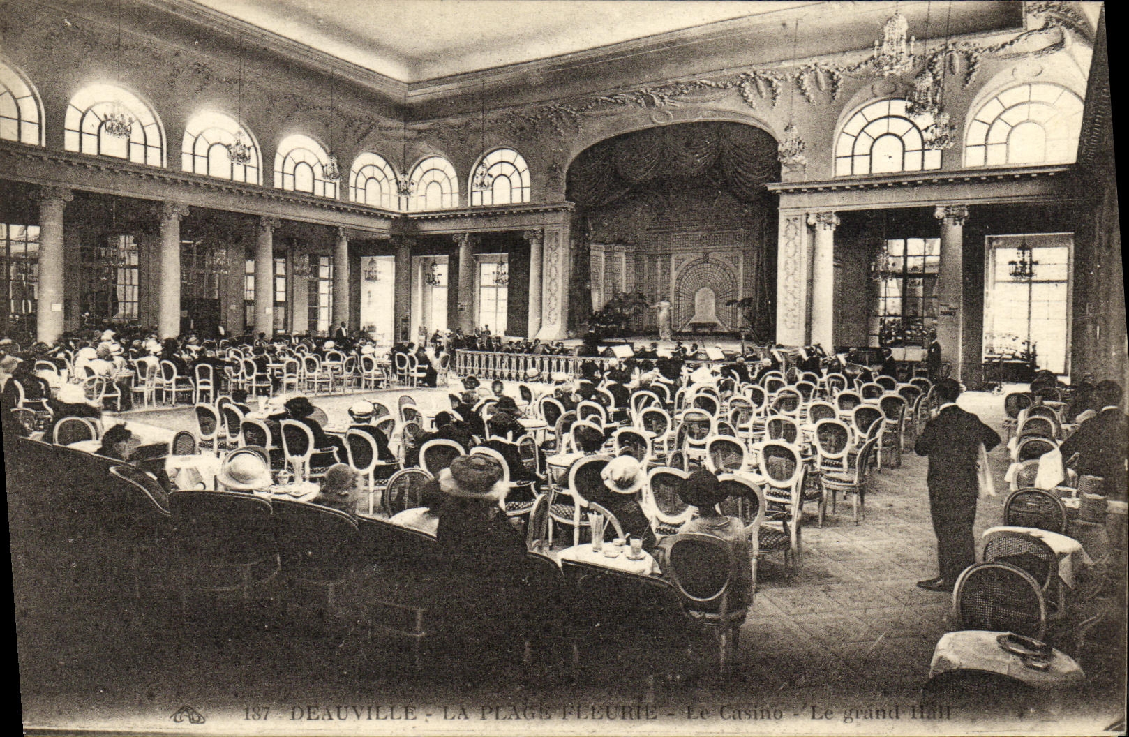 CPA Deauville La Plage Fleurie Le Casino Le grand hall