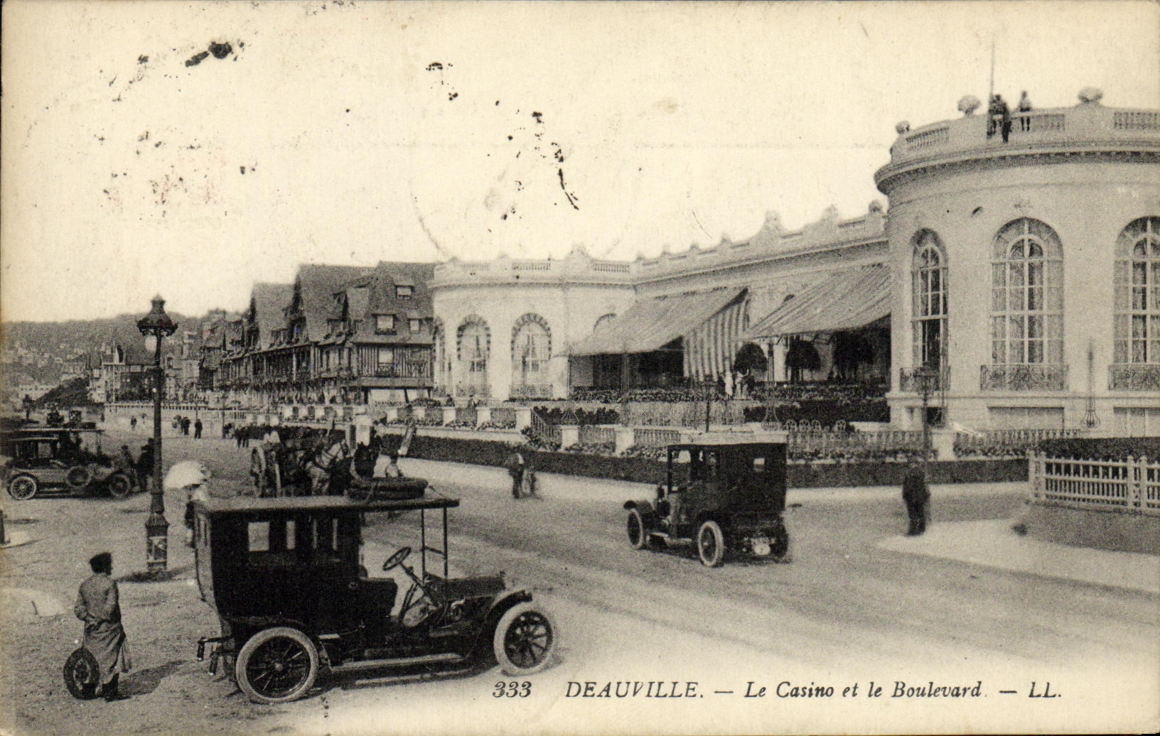 CPA Deauville Le Casino et le Boulevard Automobile