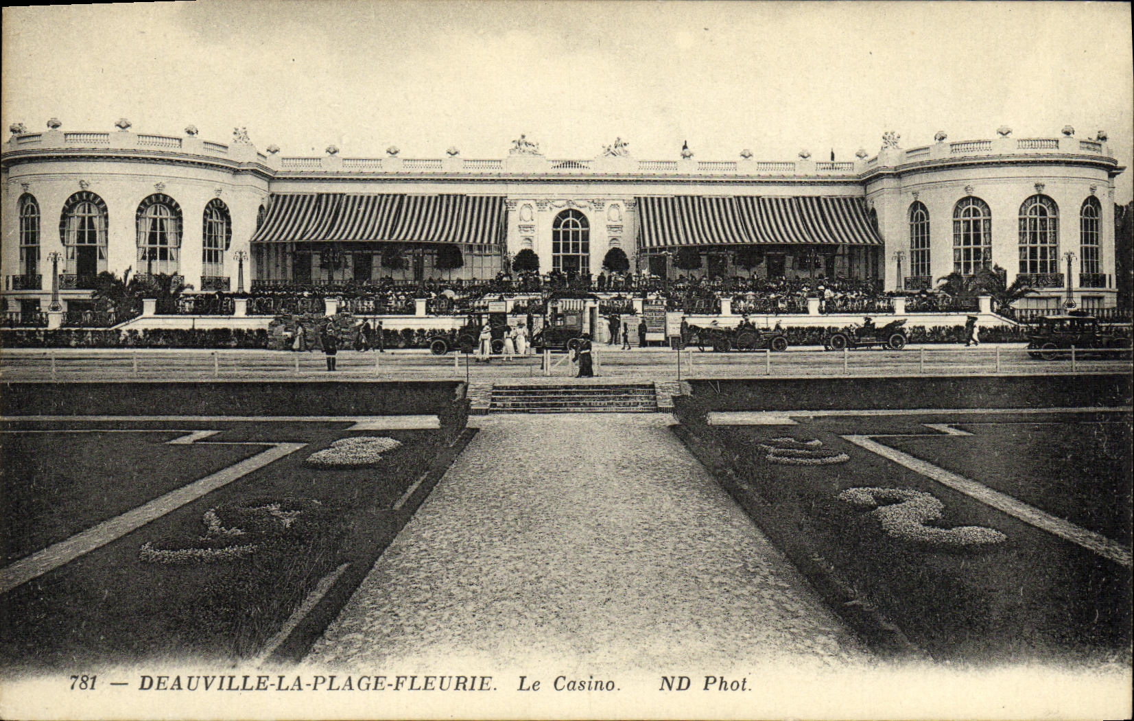 CPA Deauville La Plage Fleurie Le Casino