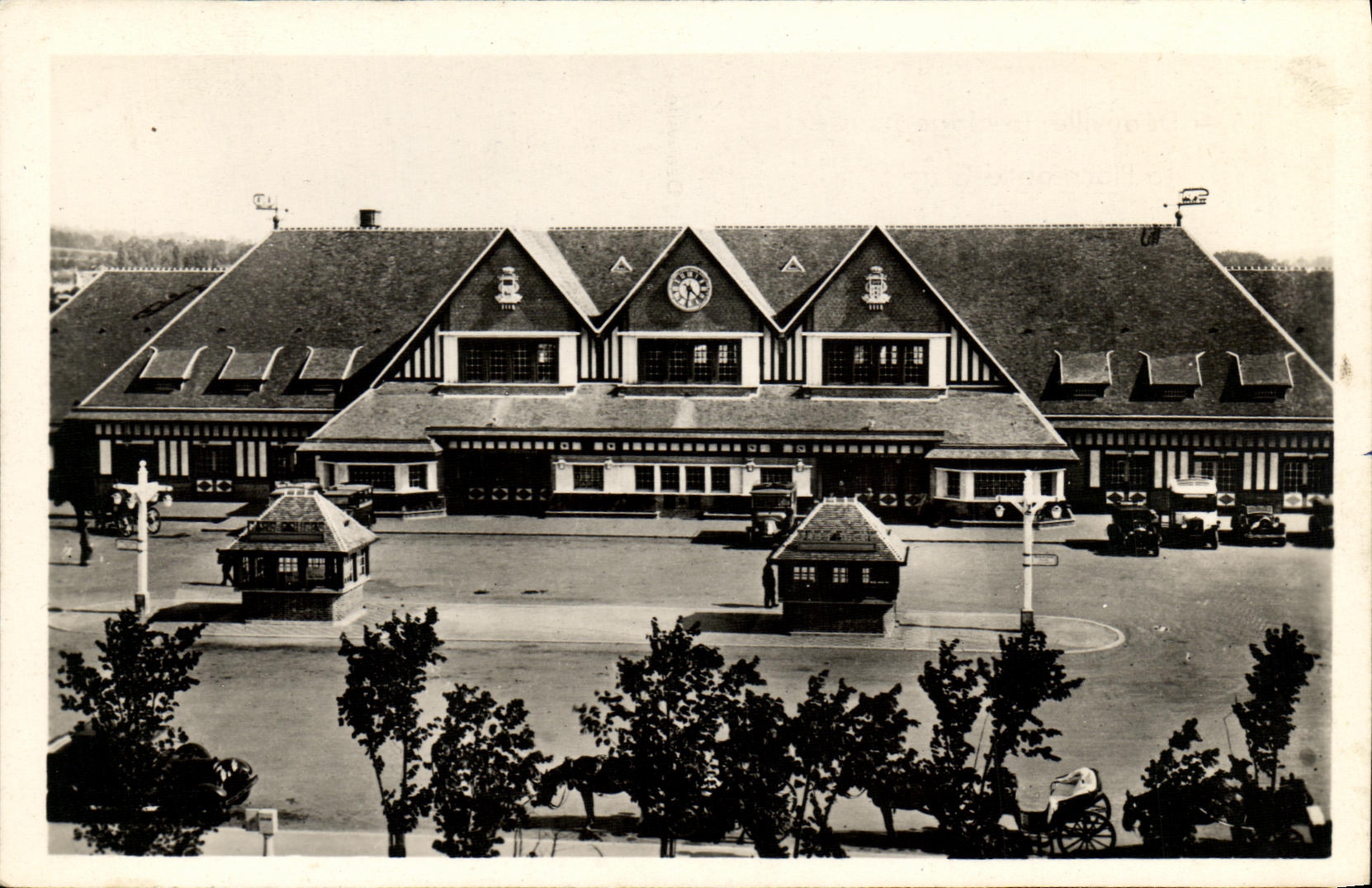 CPM Deauville La Plage Fleurie La Place de la Gare