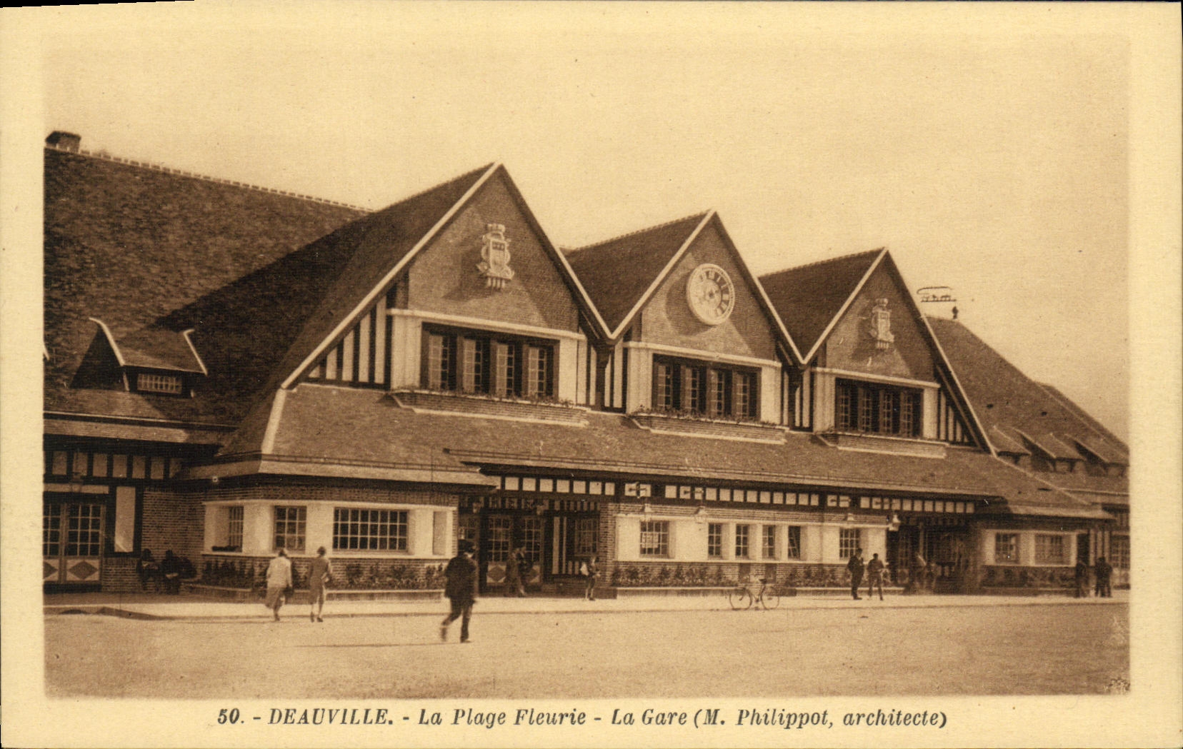CPA Deauville la Plage Fleurie La Gare