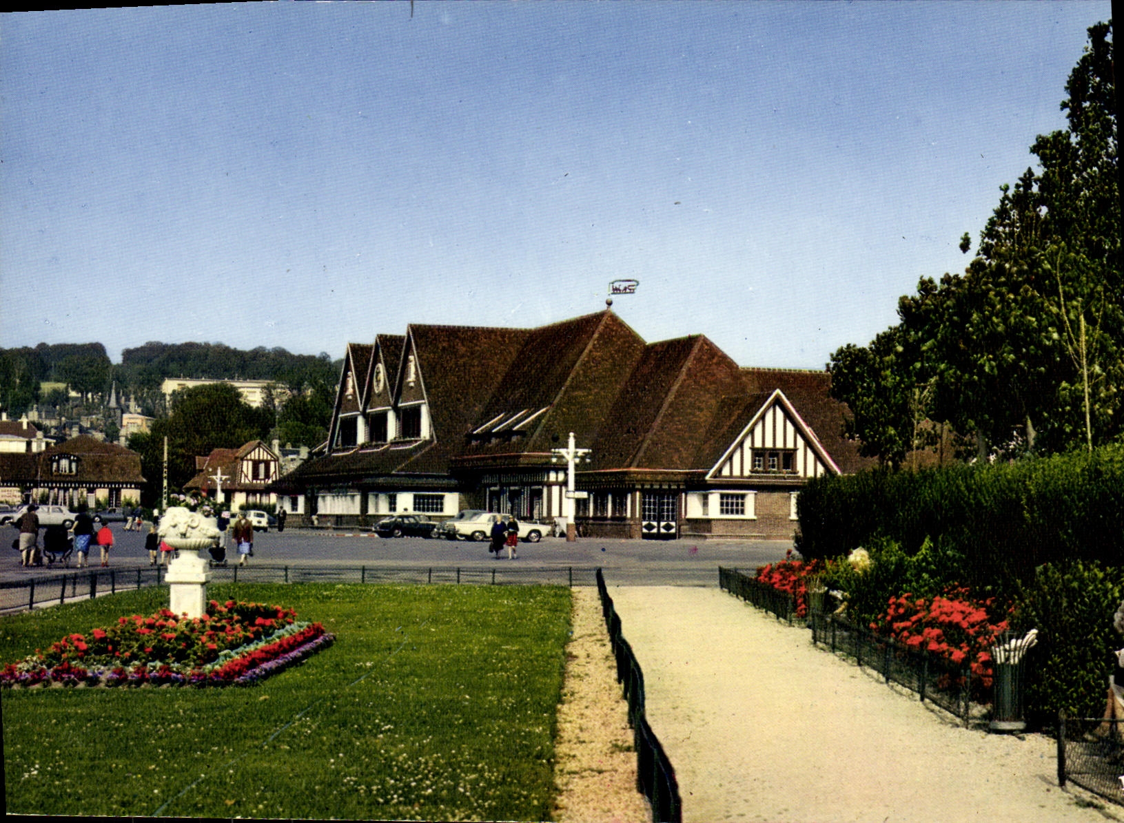 CPM Deauville Trouville La gare