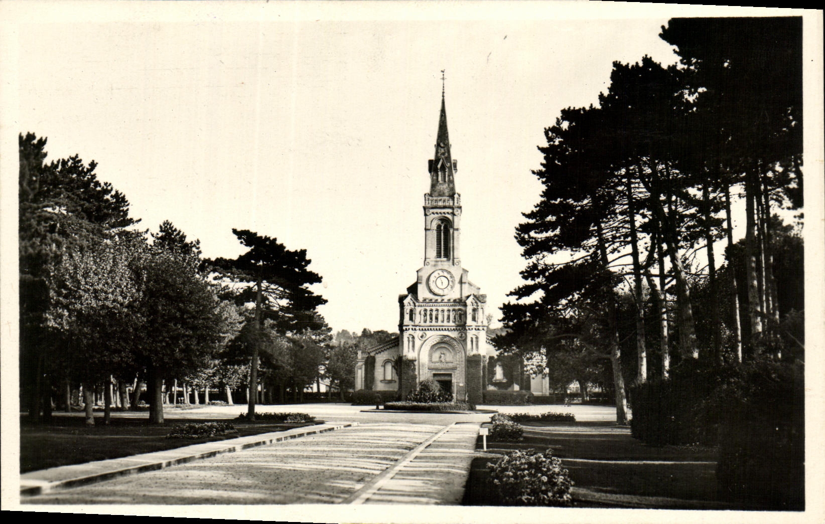 CPM Deauville L Eglise 