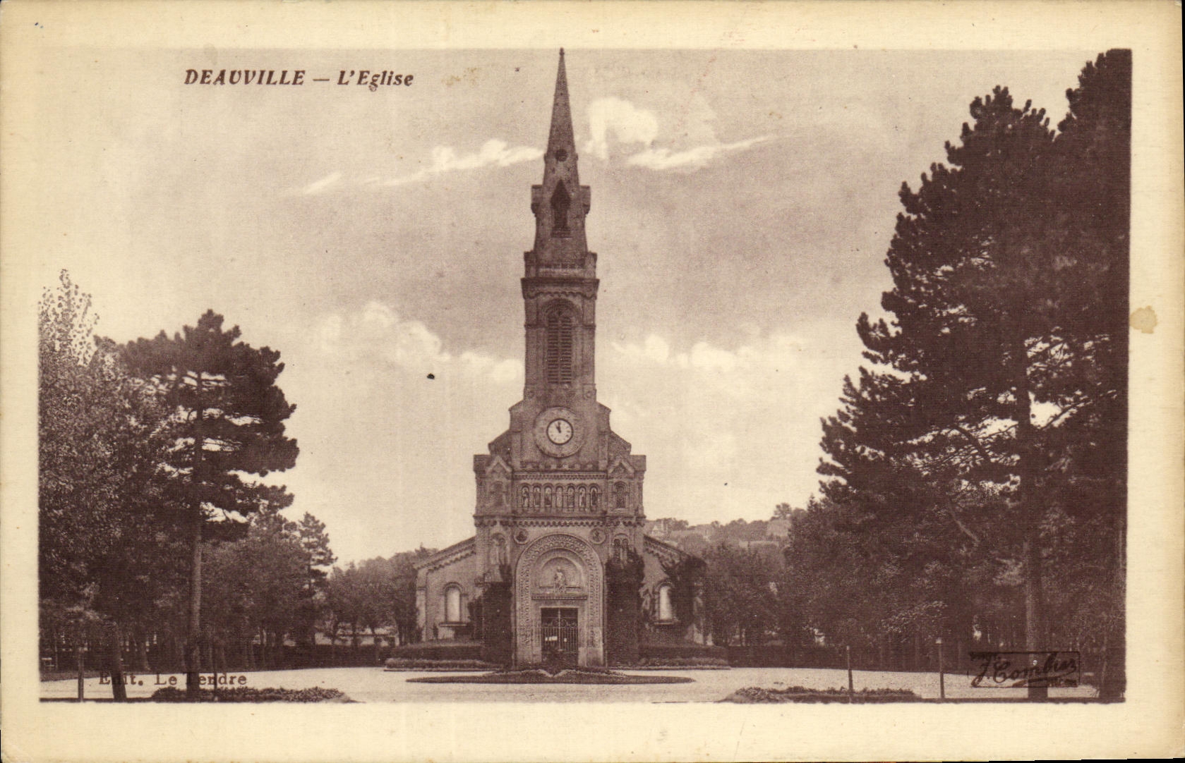 CPA Deauville L Eglise 