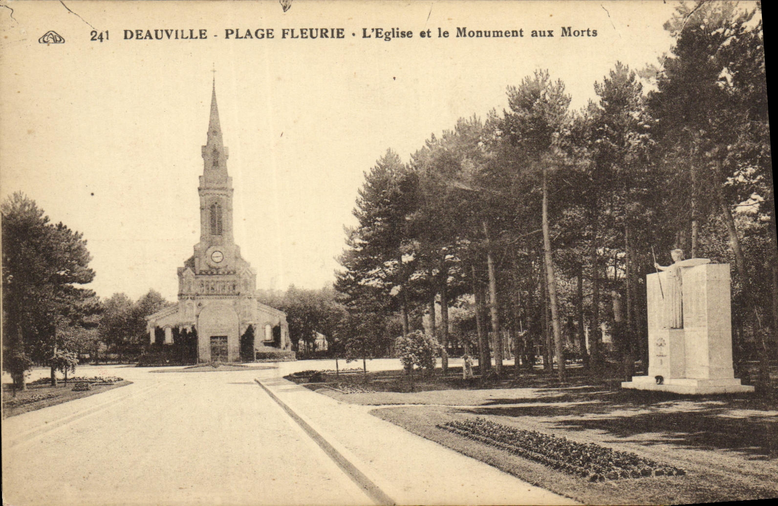 CPA Deauville La Plage Fleurie L Eglise et le Monument aux Morts