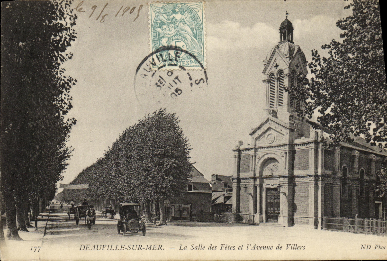 CPA Deauville La Plage Fleurie Salle des Fetes et avenue de Villiers