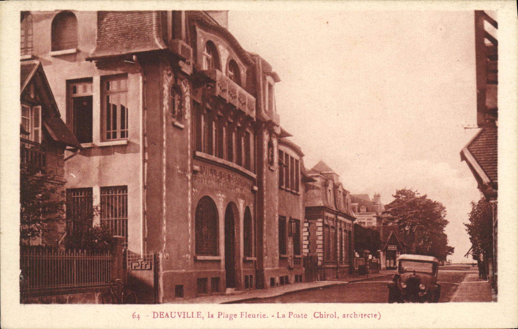 CPA Deauville La Plage Fleurie La Poste