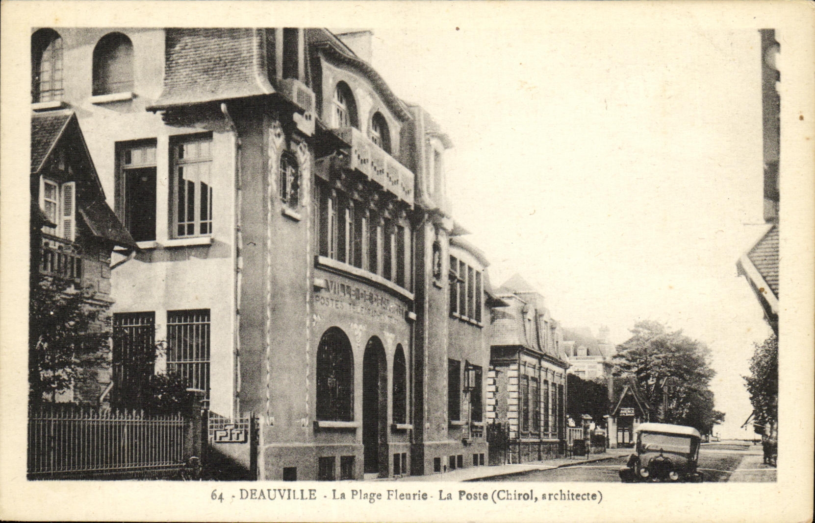 CPA Deauville La Plage Fleurie La Poste