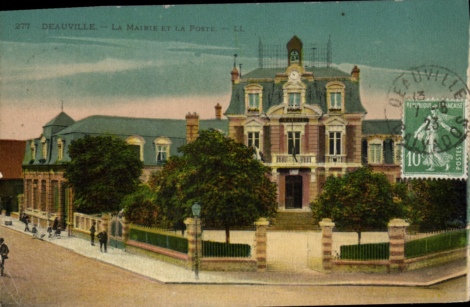 CPA Deauville La Mairie Et La Poste