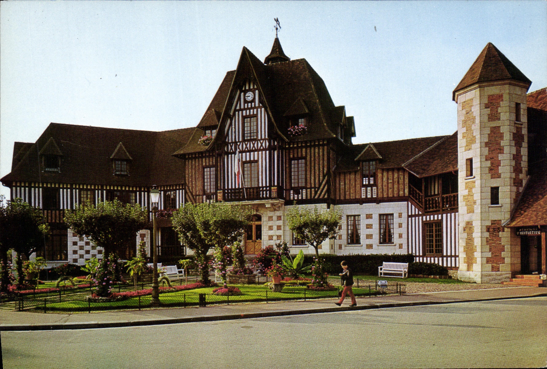 CPM Deauville La Mairie