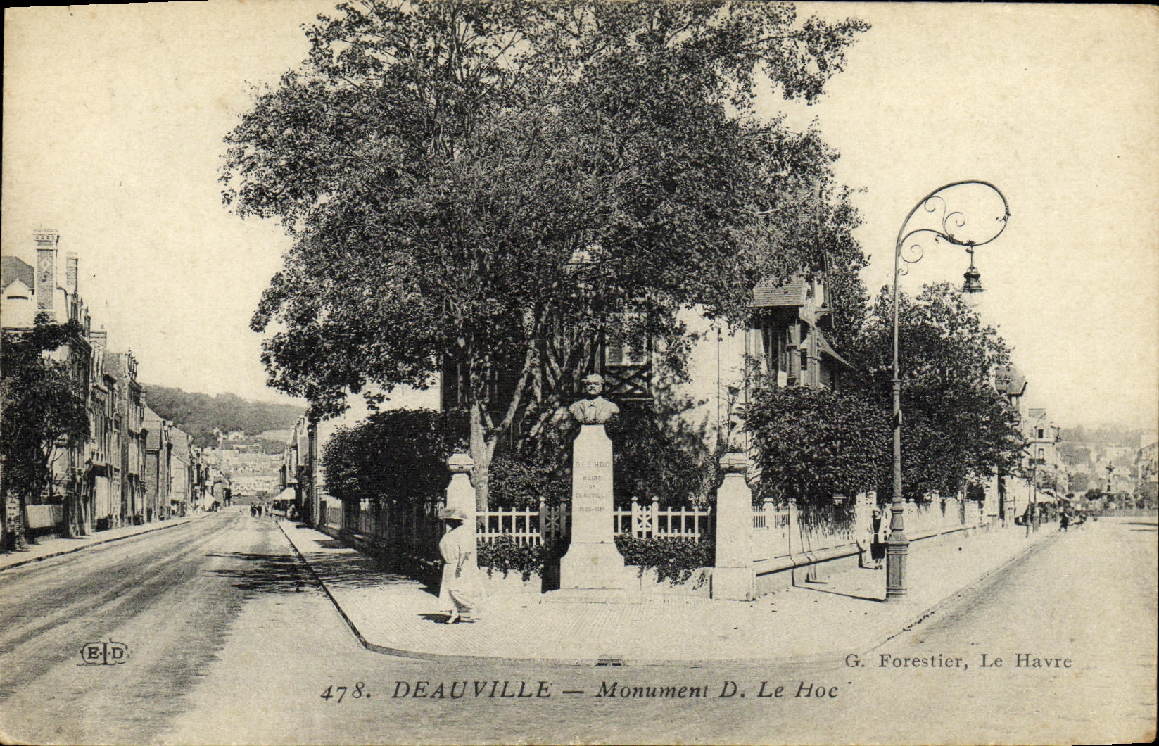 VINTAGE POSTCARD Deauville the Flowered Beach Monument D Hoc