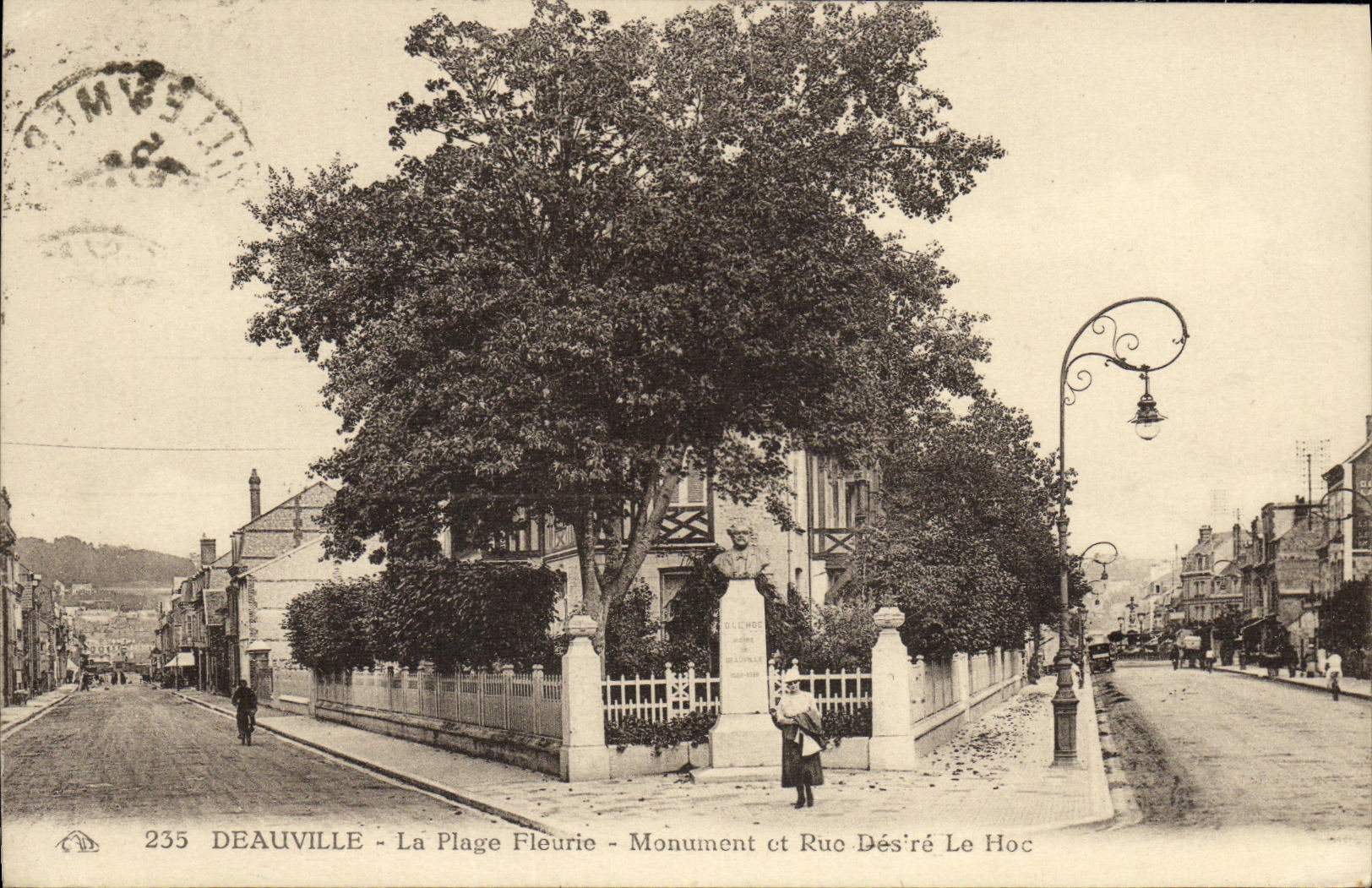 VINTAGE POSTCARD Deauville the Flowered Beach Desired Monument and Street Hoc