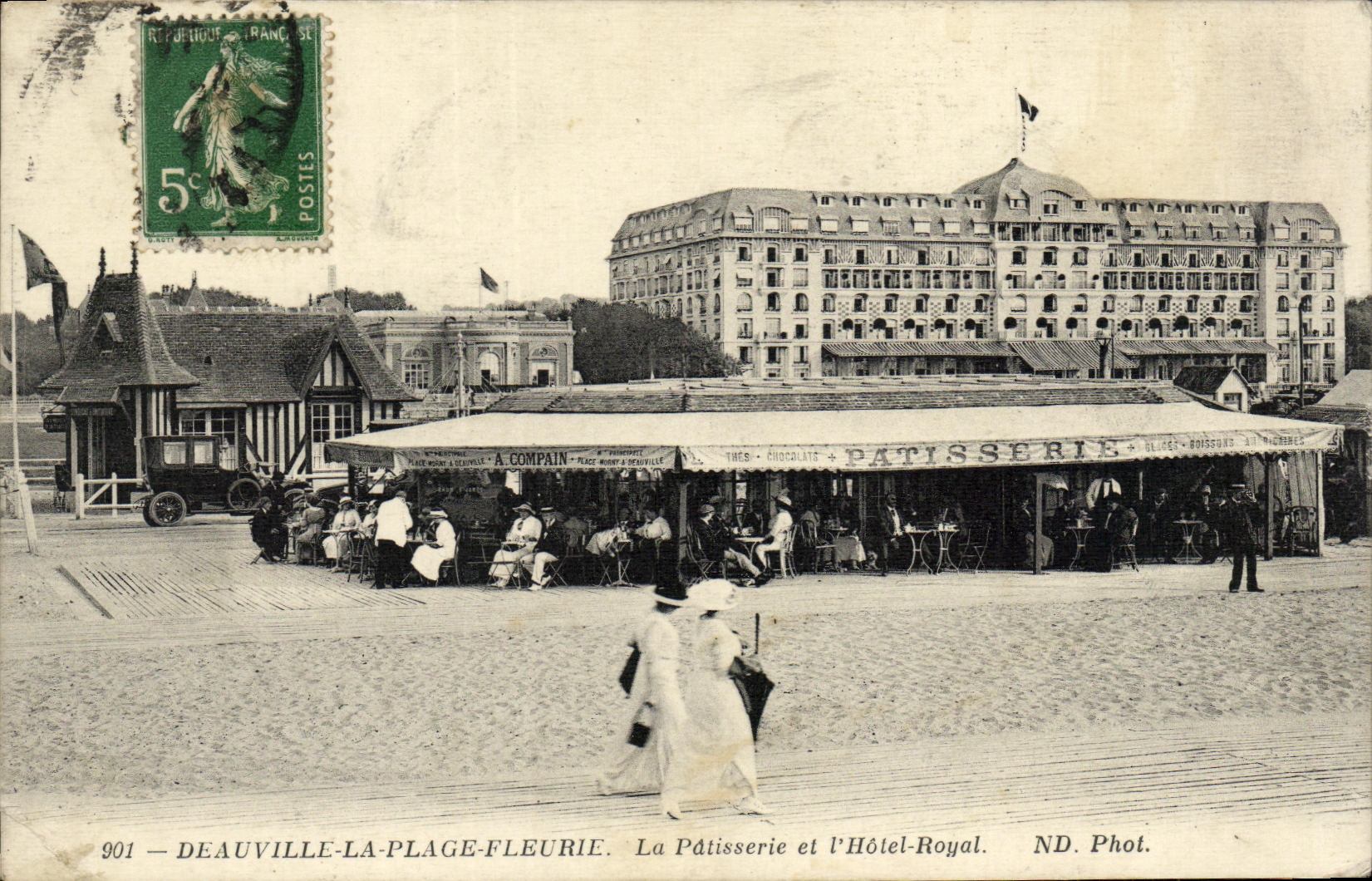 CPA Deauville La Plage Fleurie La Patisserie et L Hotel Royal