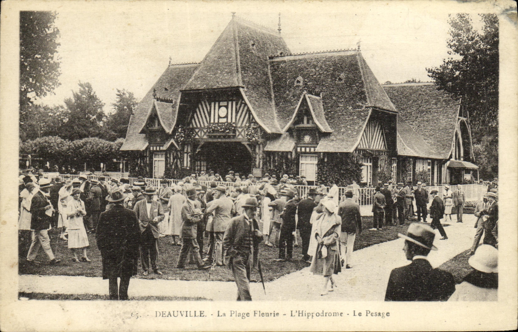 CPA Deauville Le Champ de Courses La Plage Fleurie Le pesage Hippisme Chevaux