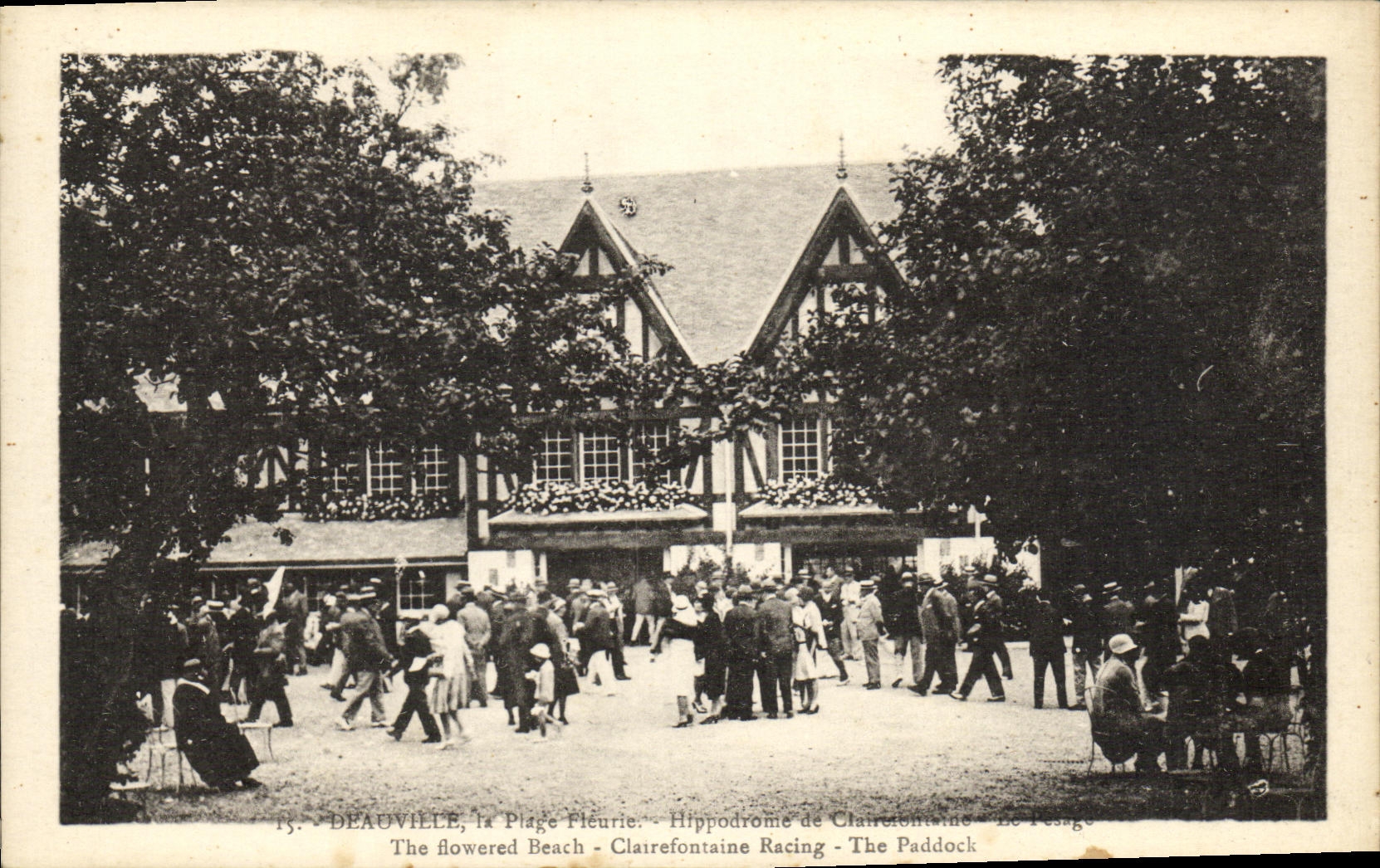 CPA Deauville la Plage Fleurie 