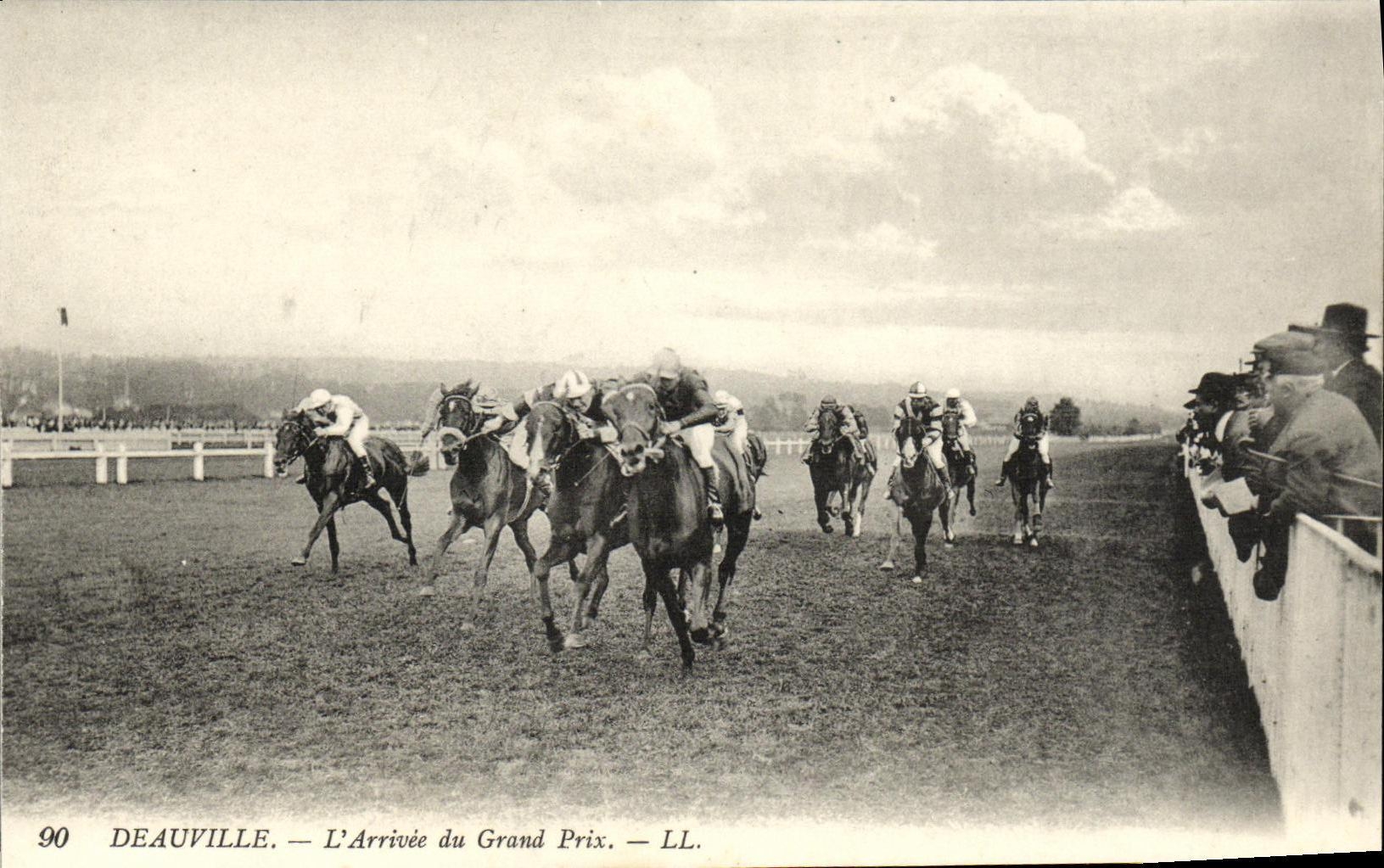 VINTAGE POSTCARD Deauville L Arrived of the Grand Prix Hippisme Horses