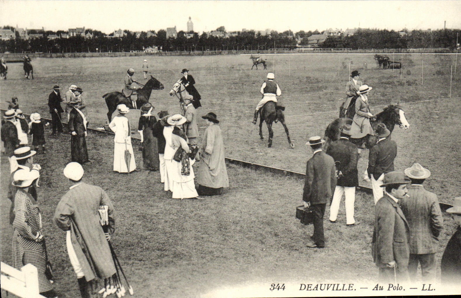 POSTAL Deauville de la VENDIMIA con los caballos de Hippisme de la camisa de deportes