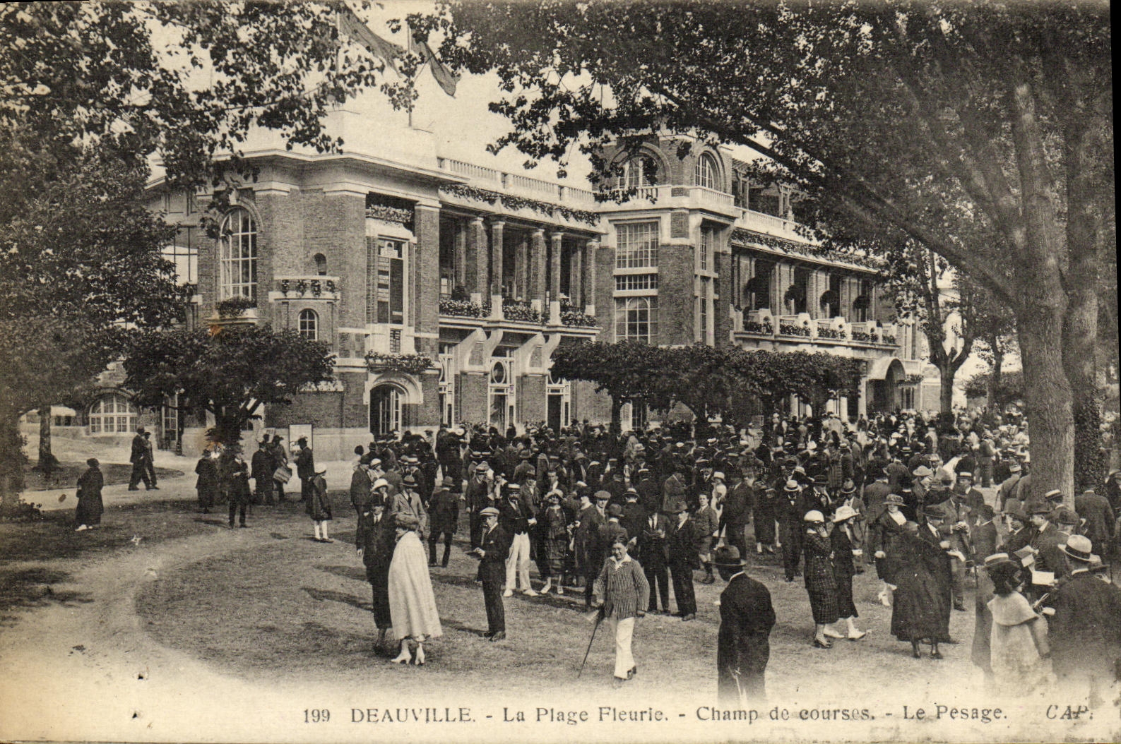 VINTAGE POSTCARD Deauville the Flowered Beach Racecourse weighing Hippisme Horses