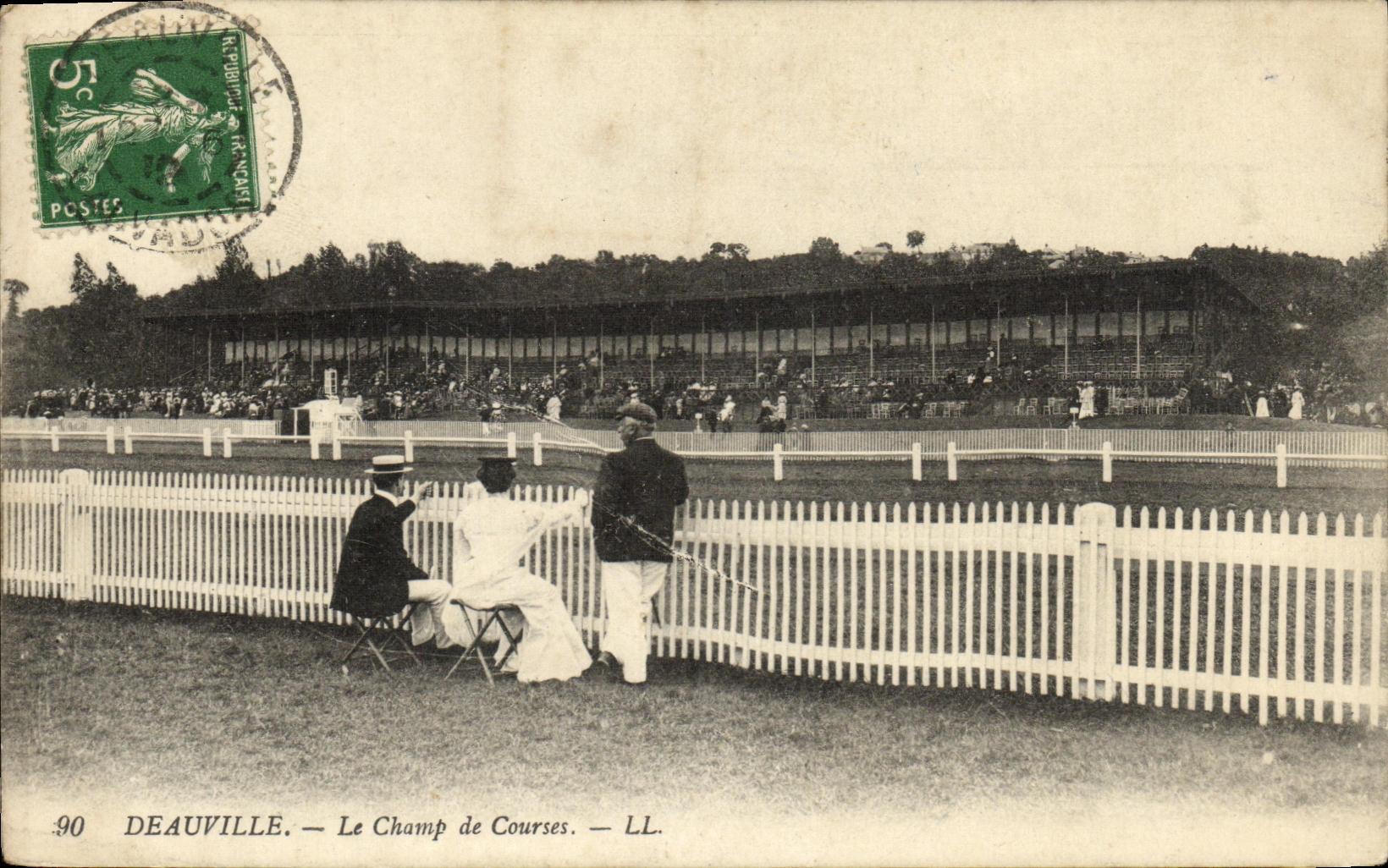 CPA Deauville Le Champ de Courses Hippisme Chevaux