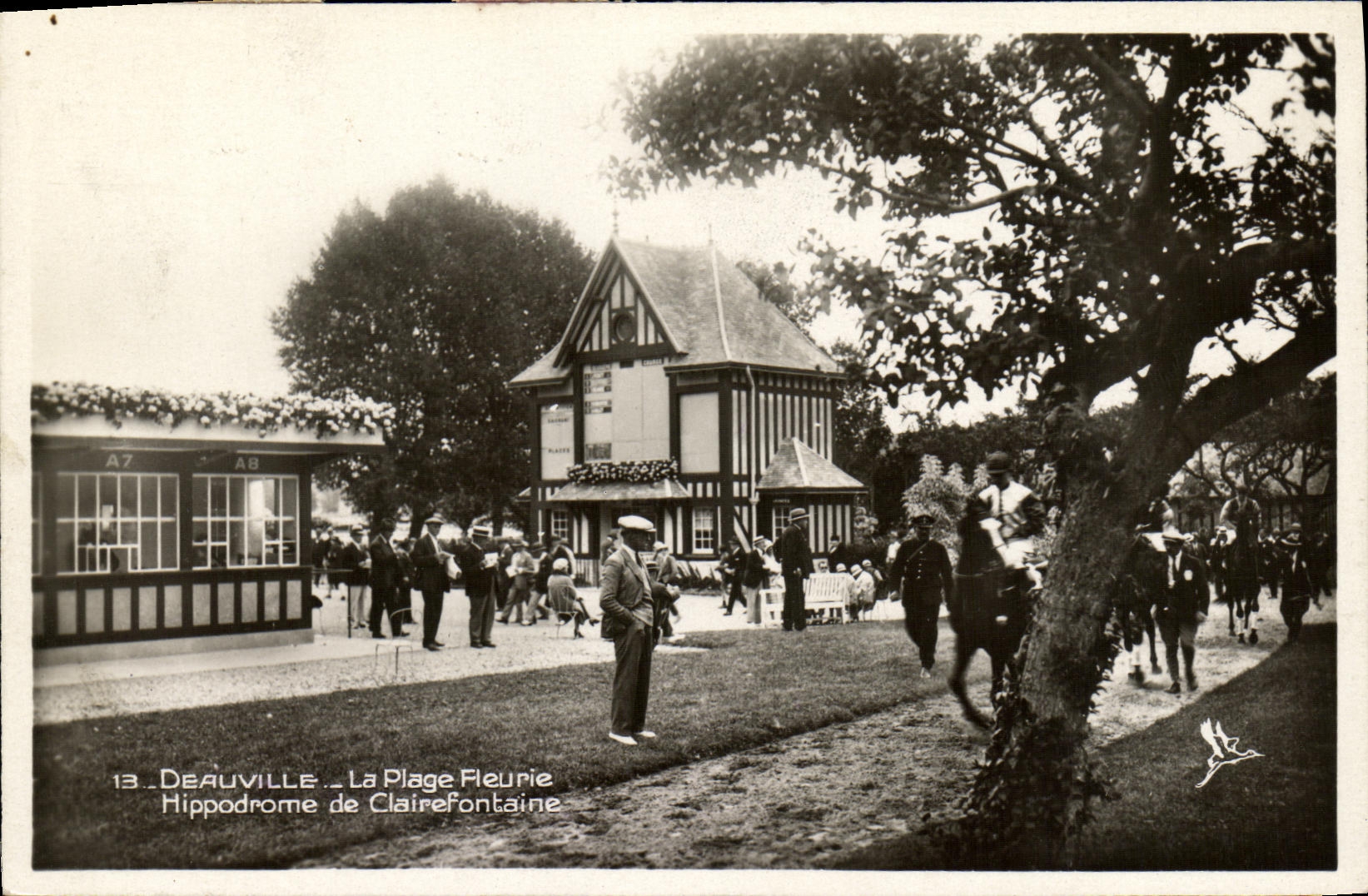 CPA Deauville La Plage Fleurie Hippodrome de Clairefontaine Hippisme Chevaux