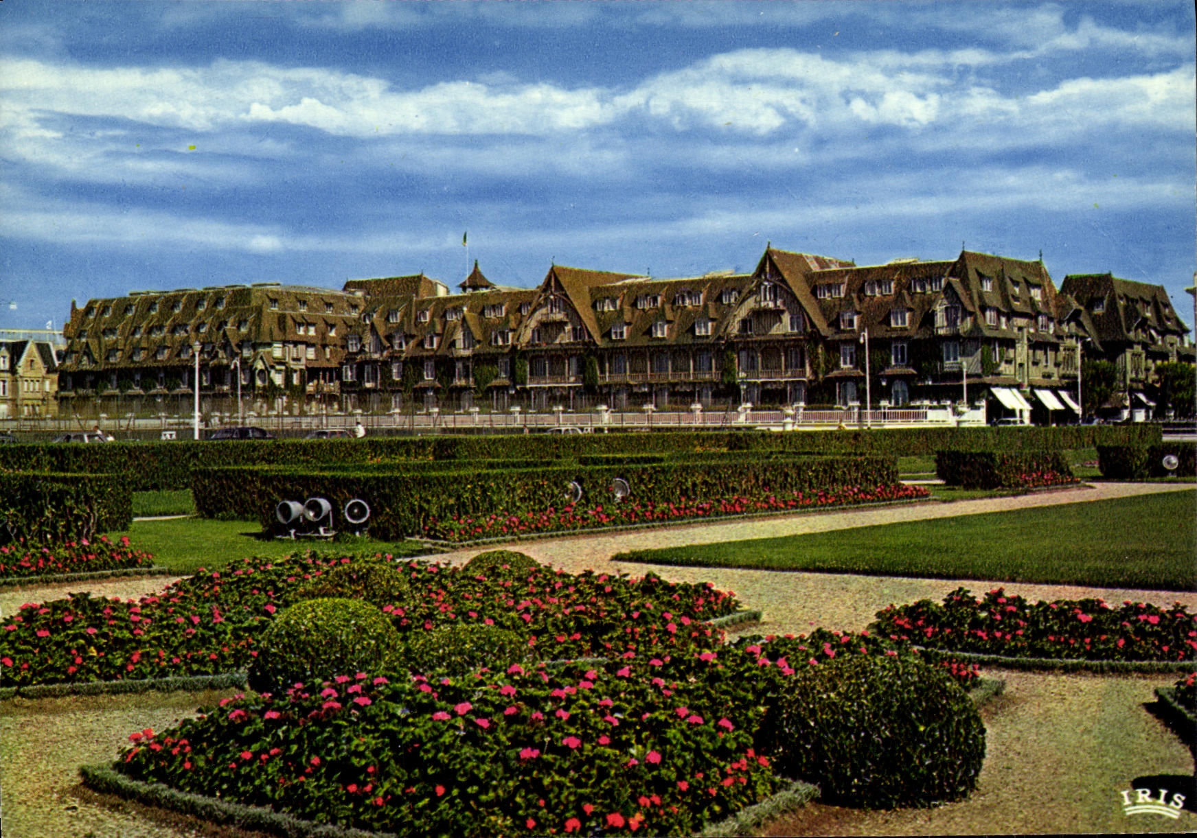 CPM Deauville Les Fenetres Fleuries de L Hotel Normandy