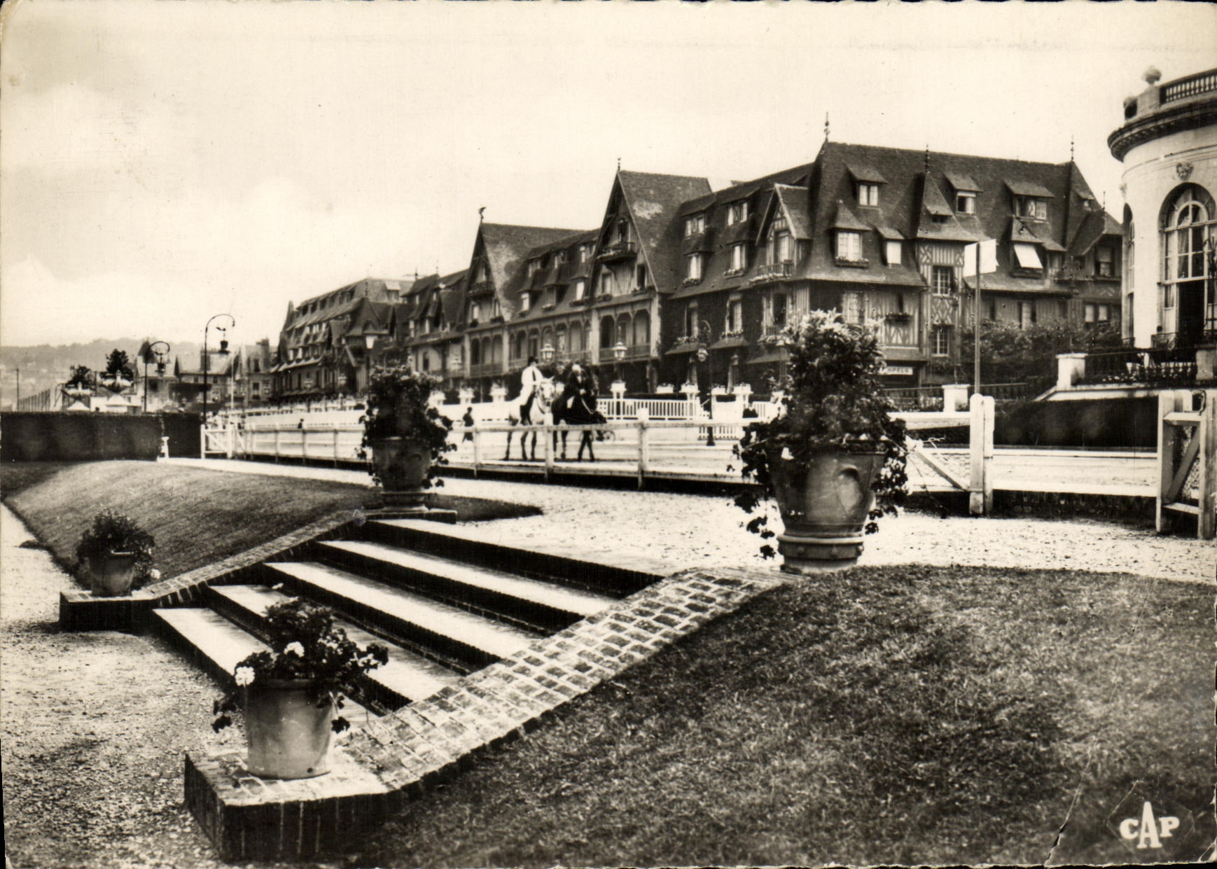 CPM Deauville Plage Fleuries de L Hotel Normandy