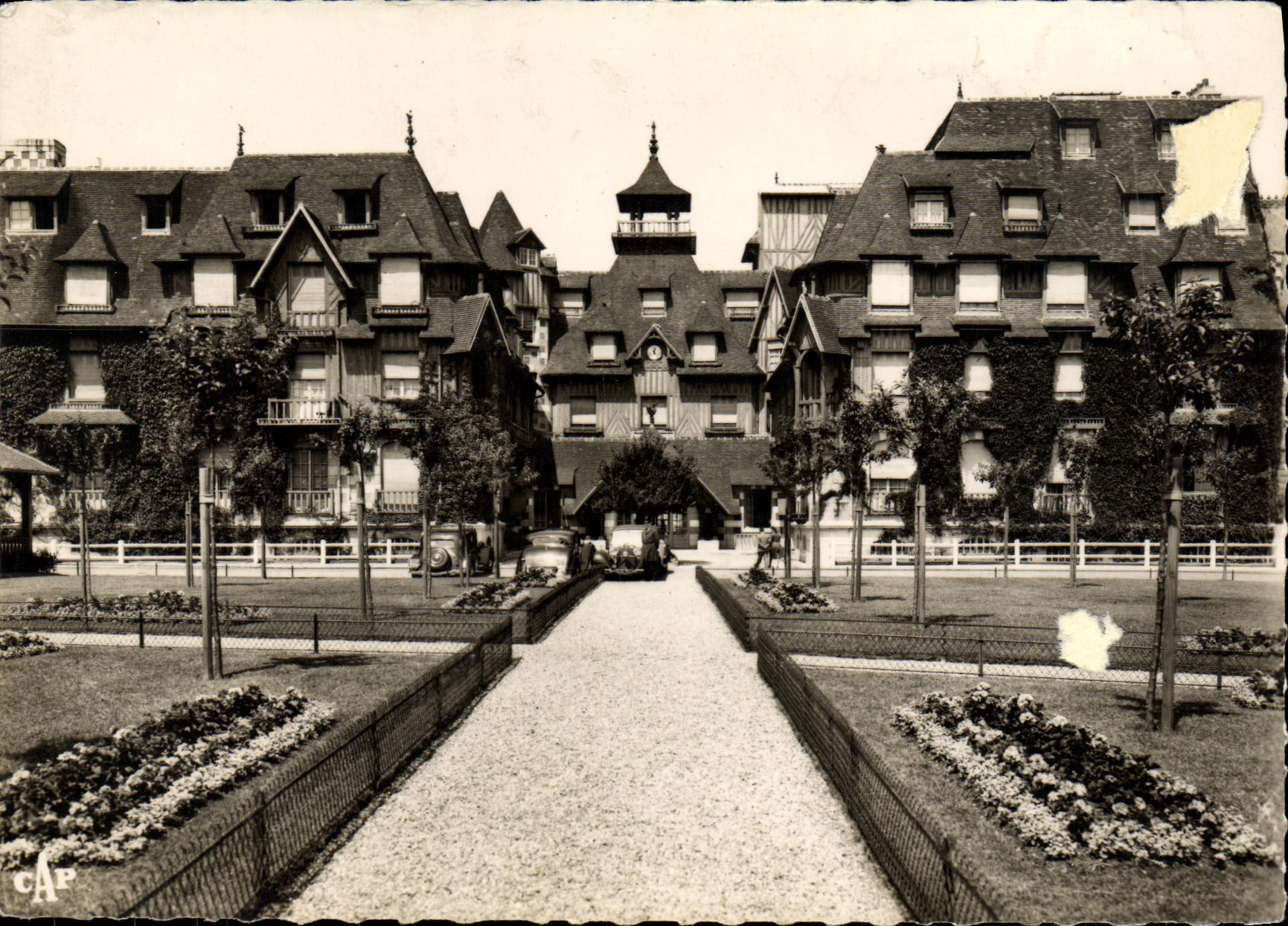 CPM Deauville Plage Fleuries de L Hotel 