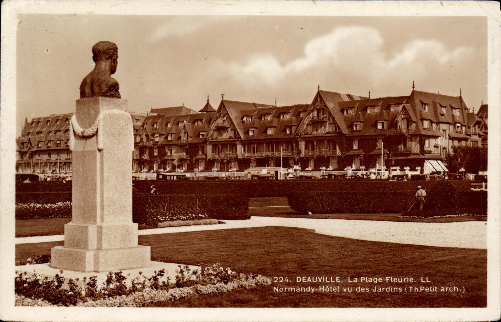 CPA Deauville Plage Fleuries Le Normandy L Hotel 