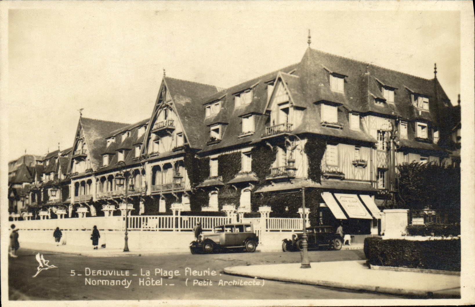 CPA Deauville Plage Fleuries Le Normandy L Hotel 