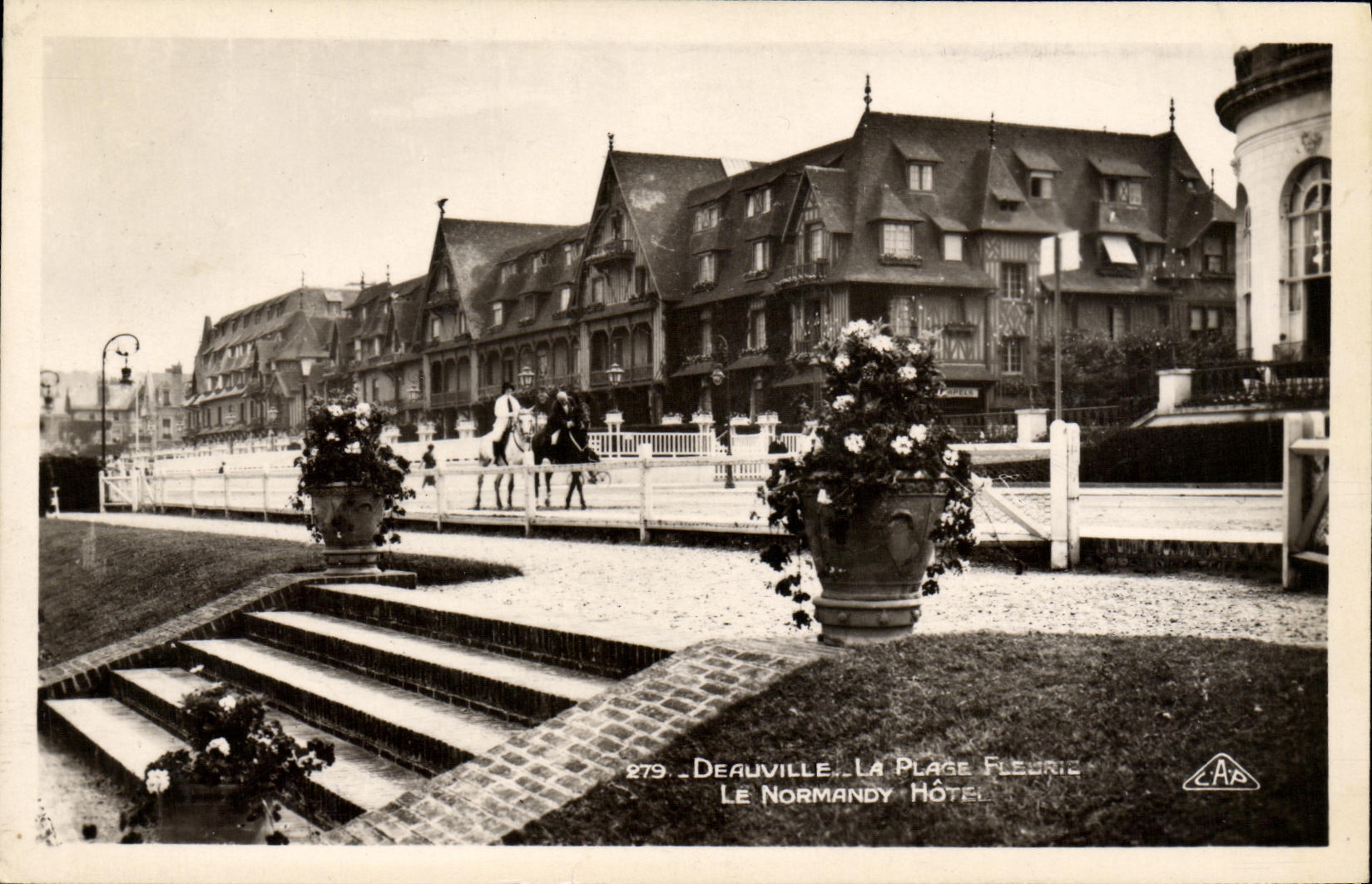 CPA Deauville Plage Fleuries Le Normandy L Hotel 