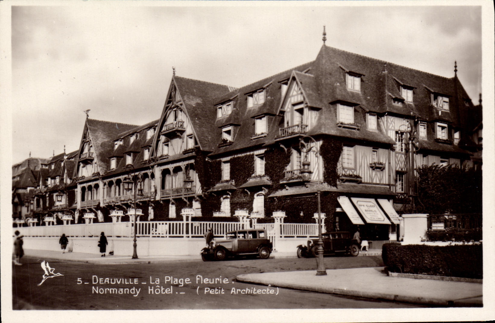 CPA Deauville Plage Fleuries Le Normandy L Hotel 