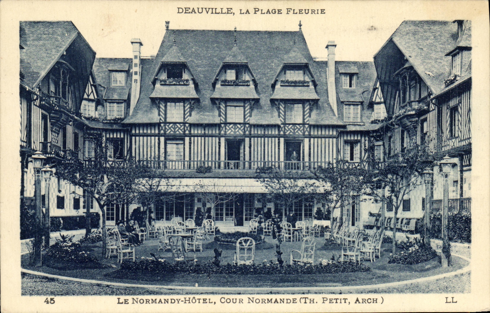 CPA Deauville La Plage Fleurie Normandy Hotel Cour normande