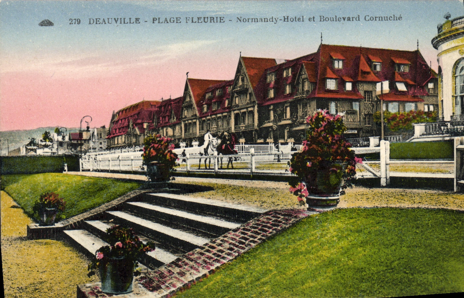 CPA Deauville La Plage Fleurie Le Normandy Hotel et boulevard Cornuche