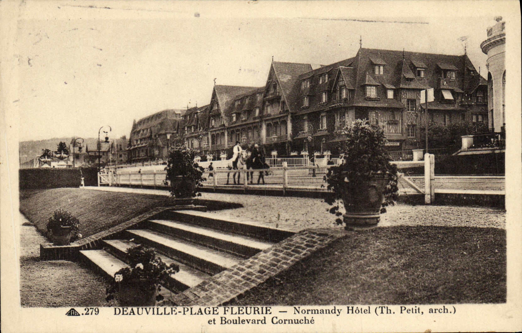 CPA Deauville Normandy Hotel et boulevard Cornuche