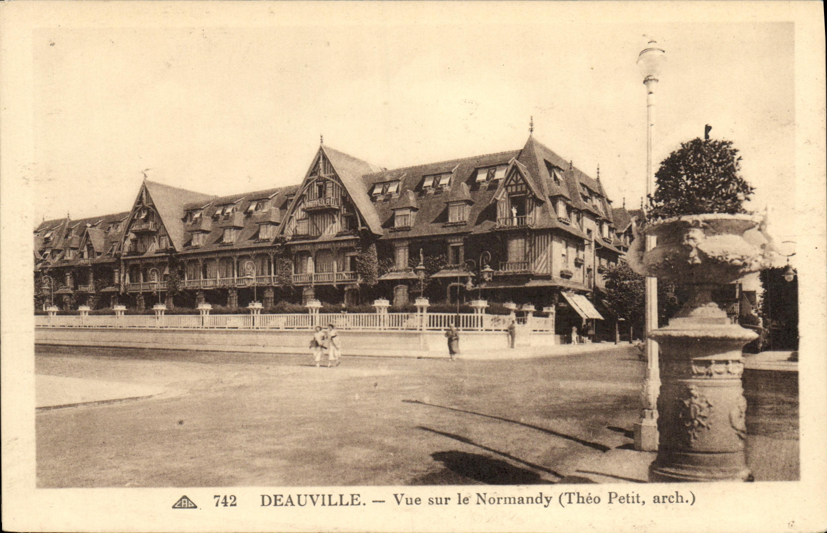 VINTAGE POSTCARD Deauville Seen On Normandy Hotel