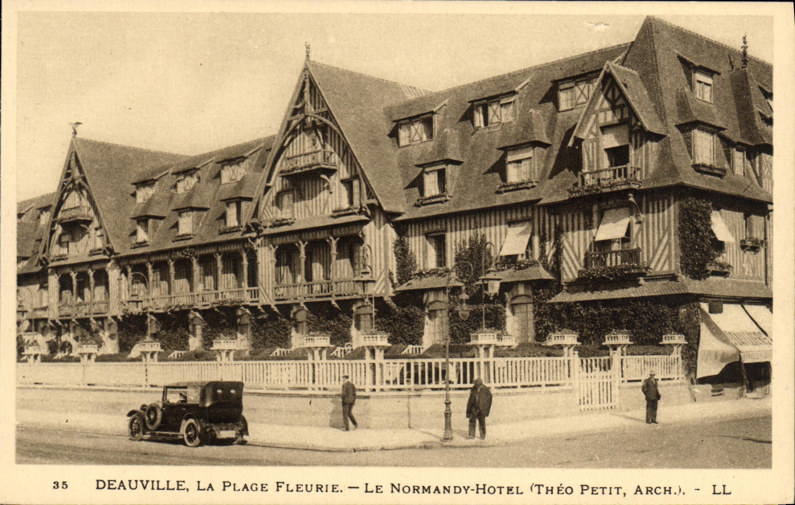 CPA Deauville La Plage Fleurie Le Normandy Hotel