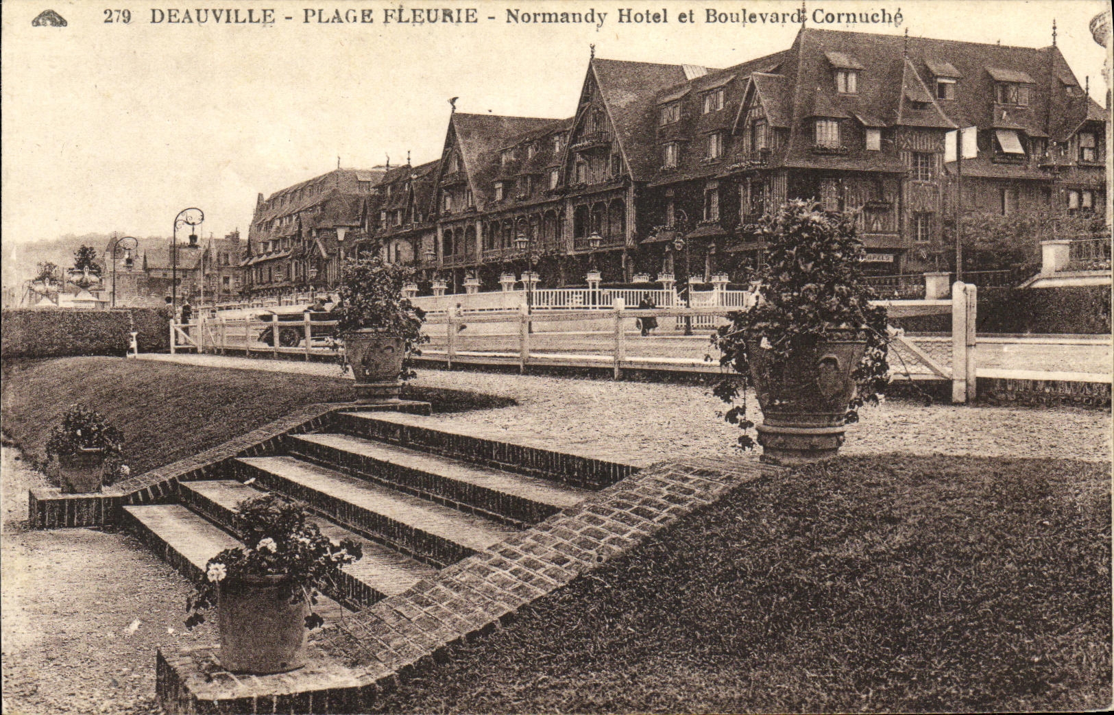 CPA Deauville Plage Fleurie Normandy Hotel et boulevard Cornuche