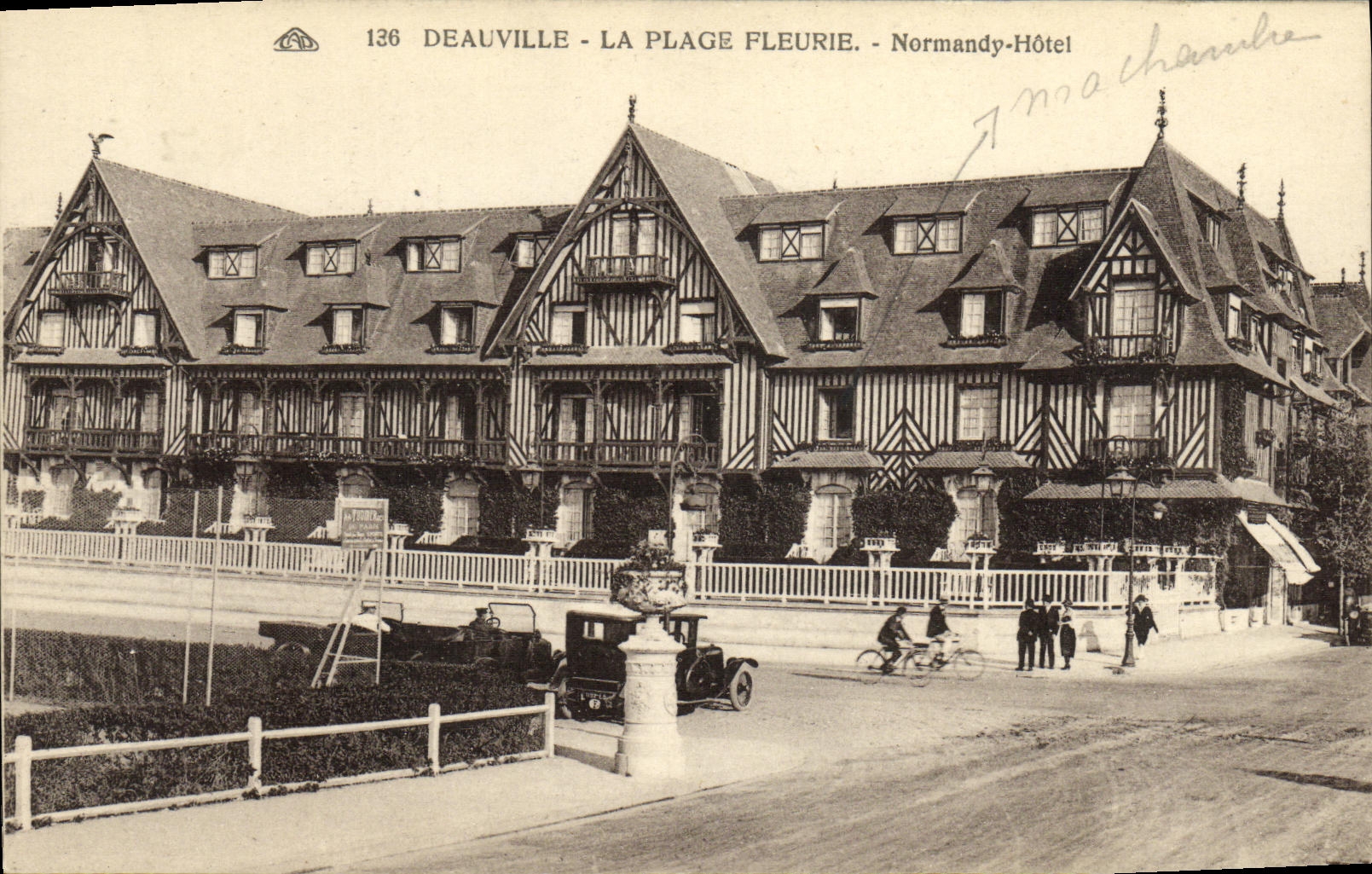 El hotel de Deauville Normandia de la POSTAL de la VENDIMIA florecio el hotel de Normandia de la playa