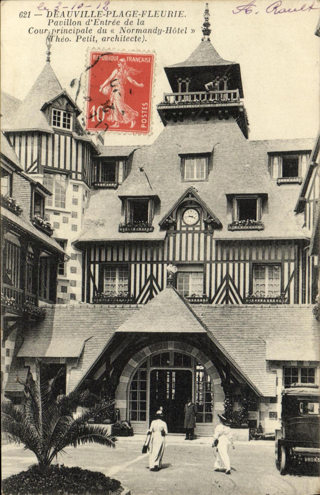 El hotel de Deauville Normandia de la POSTAL de la VENDIMIA florecio la casa de playa D entrada de la corte principal del hotel de Normandia