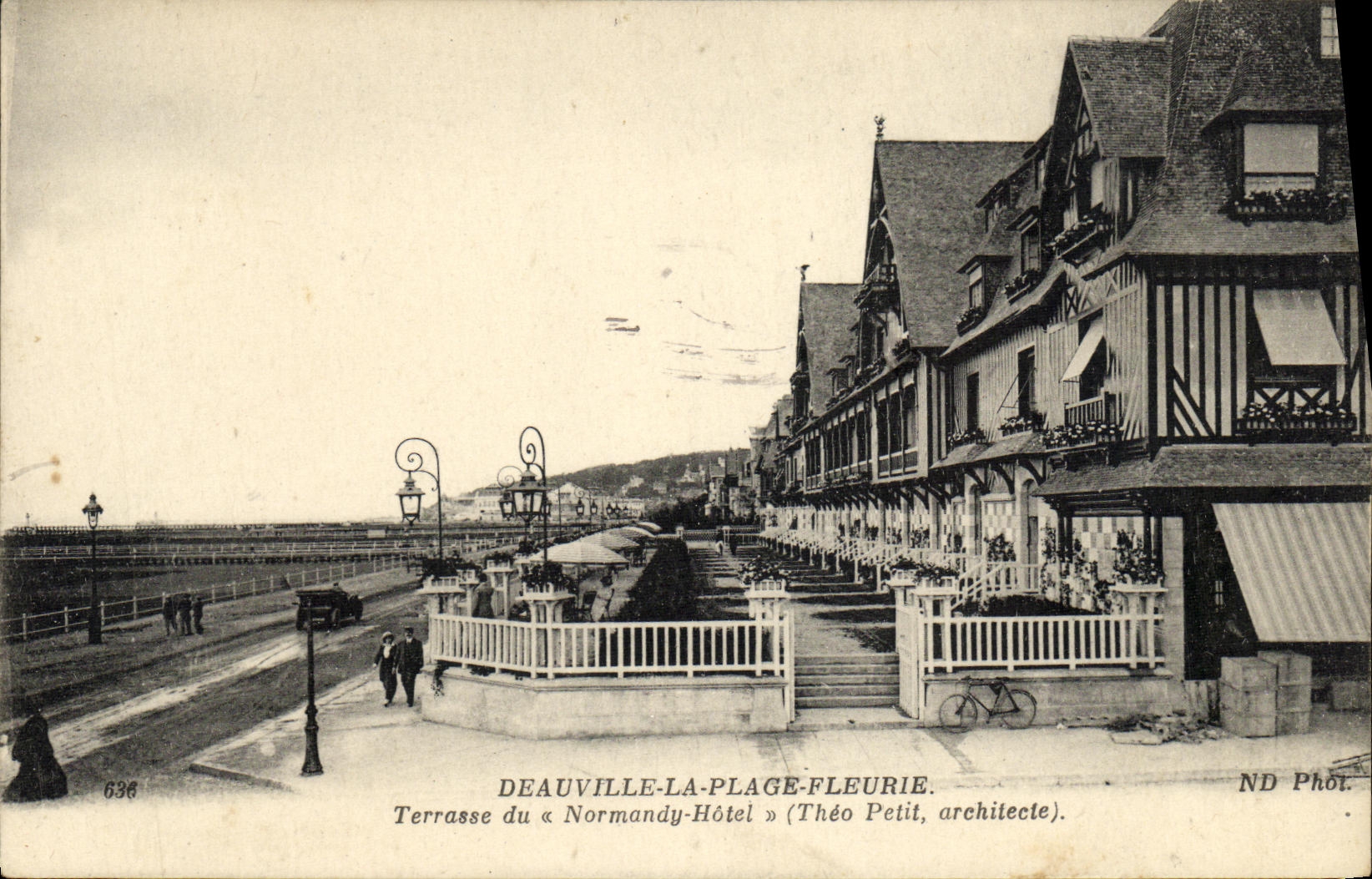 CPA Deauville Sur Mer Terrasse du Normandy Hotel 