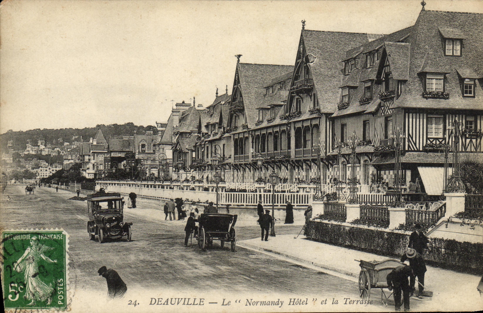 CPA Deauville Sur Mer Le Normandy Hotel et la terrasse