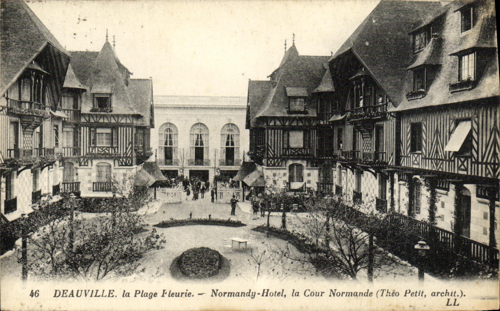 POSTAL Deauville de la VENDIMIA el hotel florecido de Normandia de la playa el normando de la corte